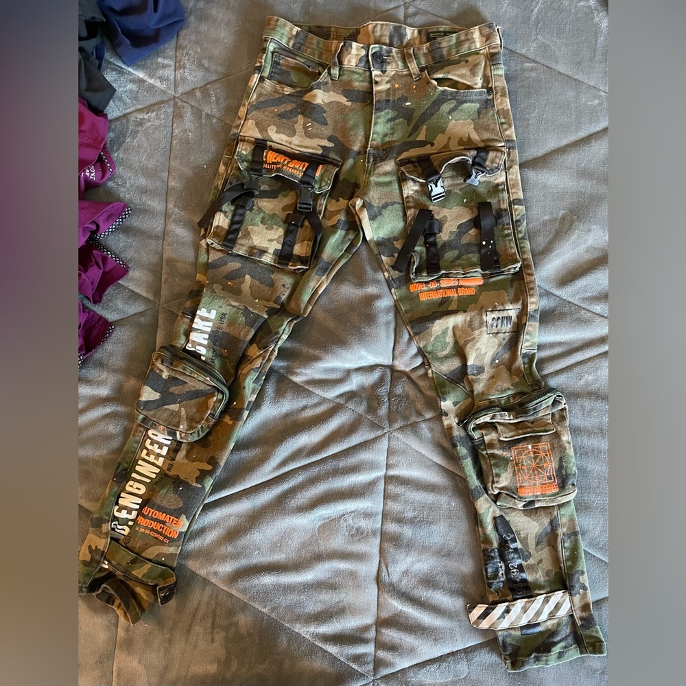 Camouflage jeans